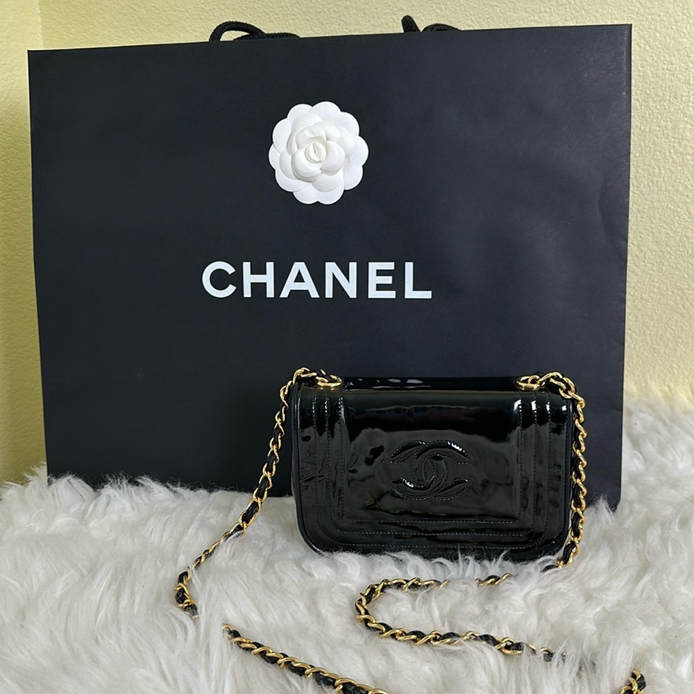 💯Authentic Chanel Black Patent Leather Chain Mini Bag🍀 - Picture 10 of 17